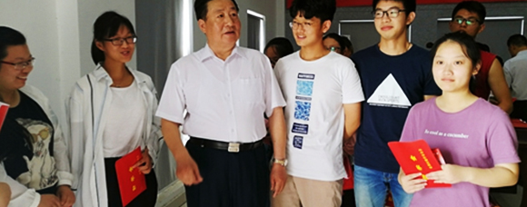 盐都区助学基金会续行善举 寒门学子收暖心红包圆大学梦